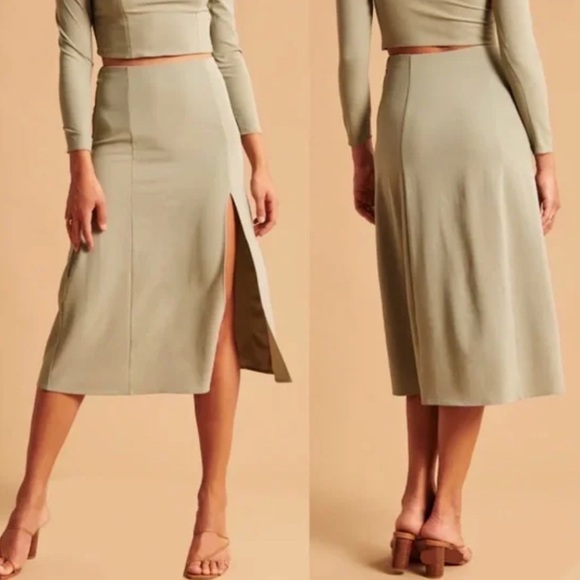 Abercrombie & Fitch Dresses & Skirts - Abercrombie & Fitch Midi Skirt with High Slit